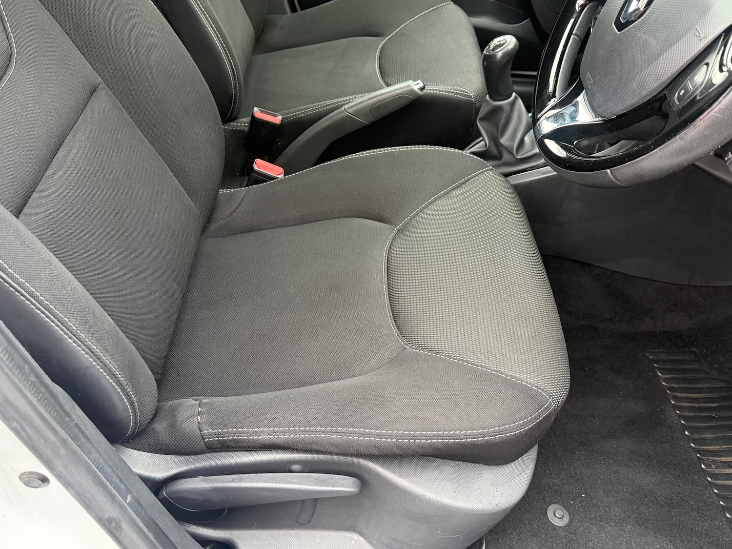 Used Renault Clio 2015 for sale - 77517588: Photo 28