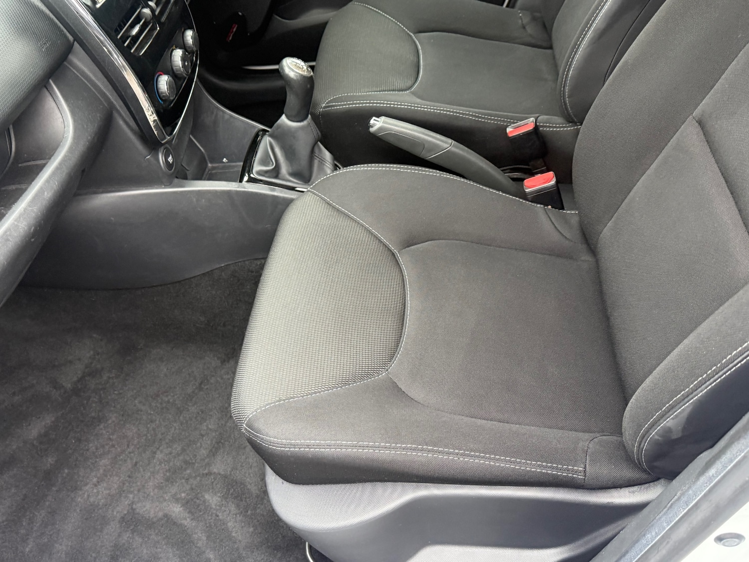 Used Renault Clio 2015 for sale - 77517588: Photo 29