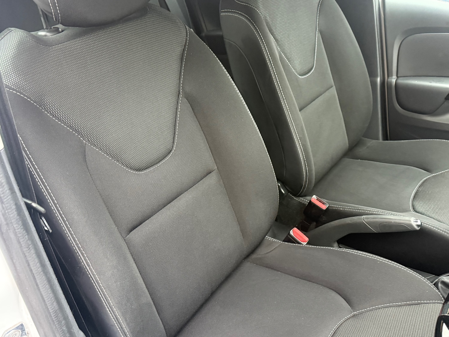 Used Renault Clio 2015 for sale - 77517588: Photo 30