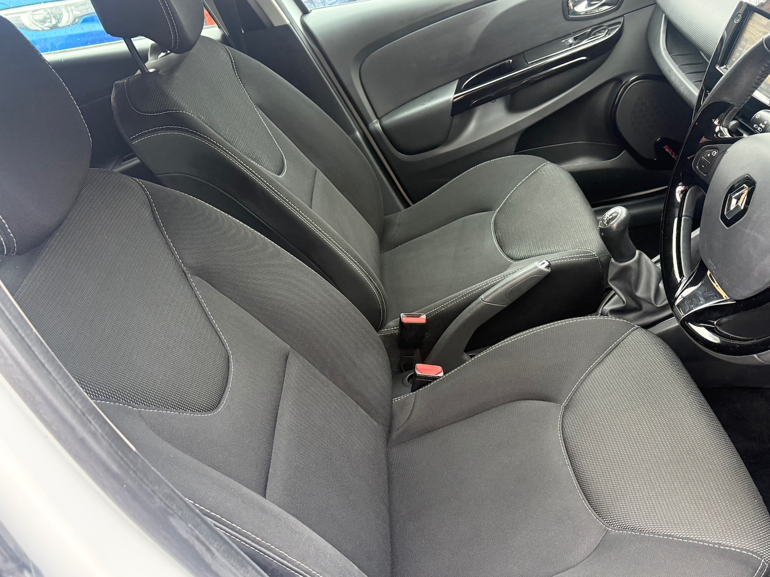 Used Renault Clio 2015 for sale - 77517588: Photo 32