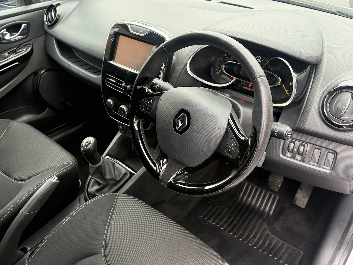 Used Renault Clio 2015 for sale - 77517588: Photo 5