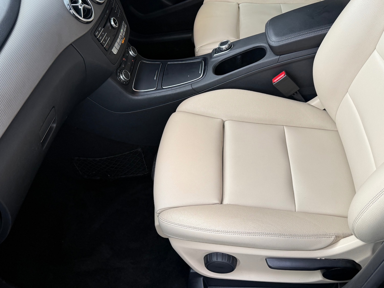 Used Mercedes-Benz B Class 2016 for sale - 76780087: Photo 32