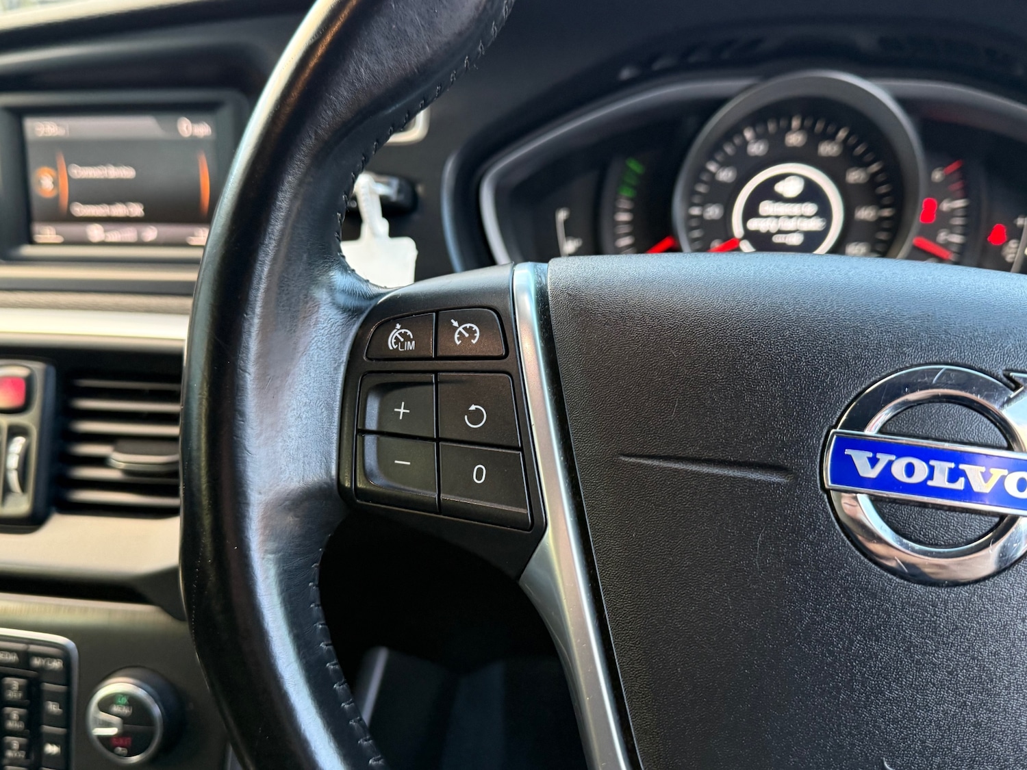 Used Volvo V40 2013 for sale - 76922118: Photo 19