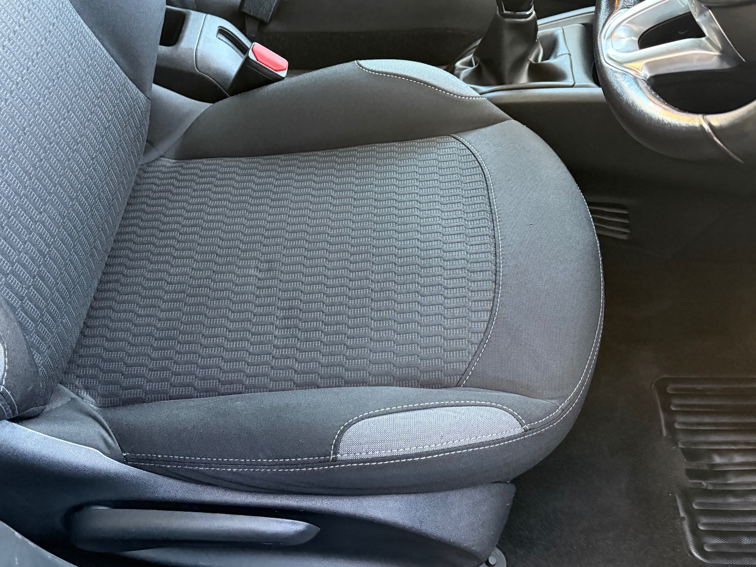 Used Peugeot 208 2016 for sale - 76693698: Photo 27