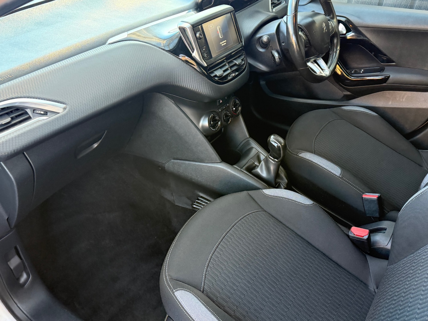 Used Peugeot 208 2016 for sale - 76693698: Photo 31