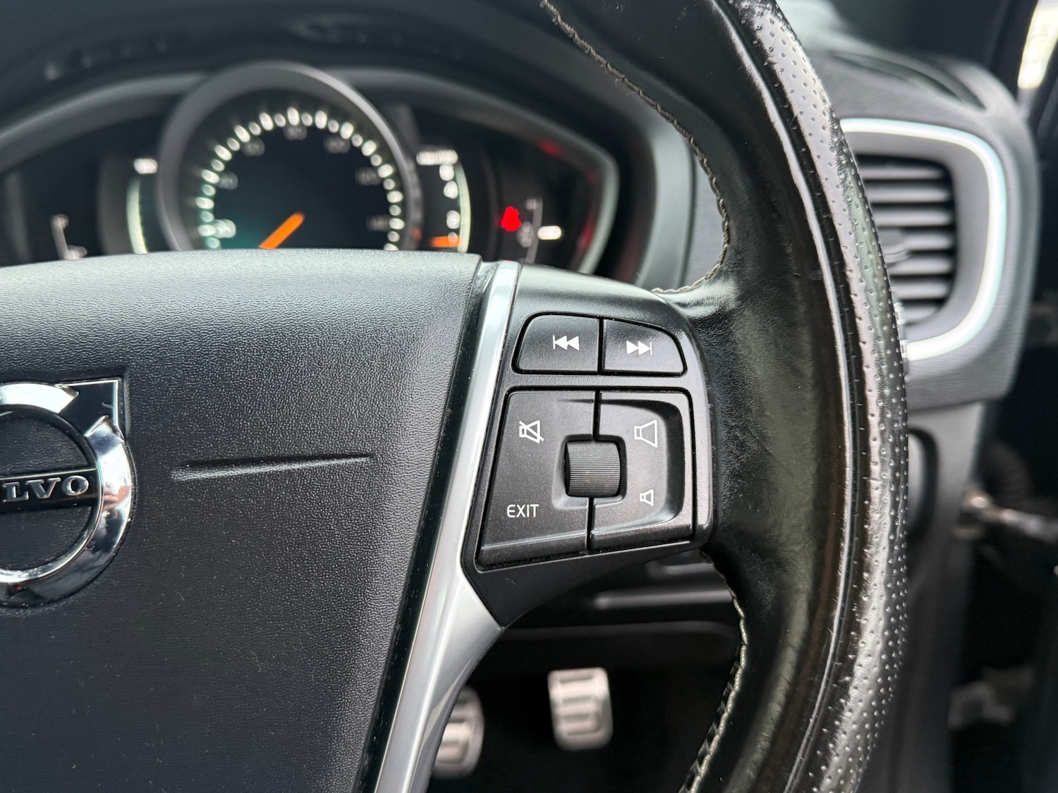 Used Volvo V40 2016 for sale - 77039175: Photo 18