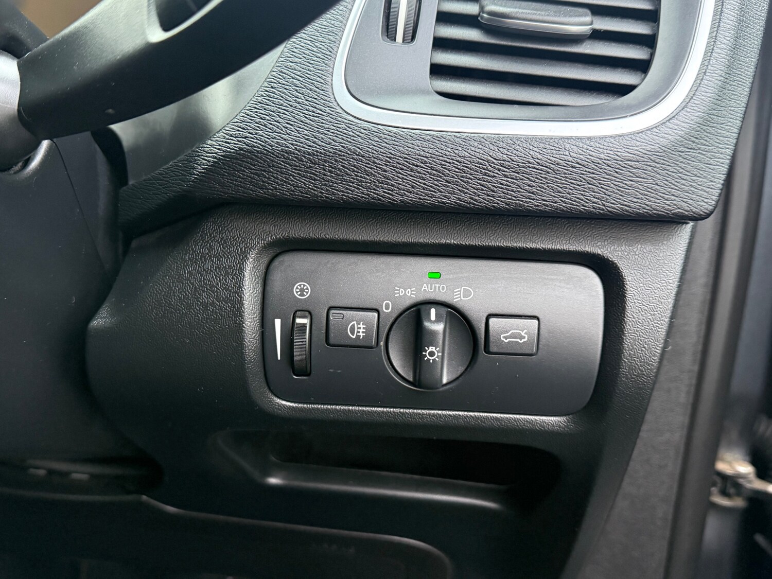 Used Volvo V40 2016 for sale - 77039175: Photo 20