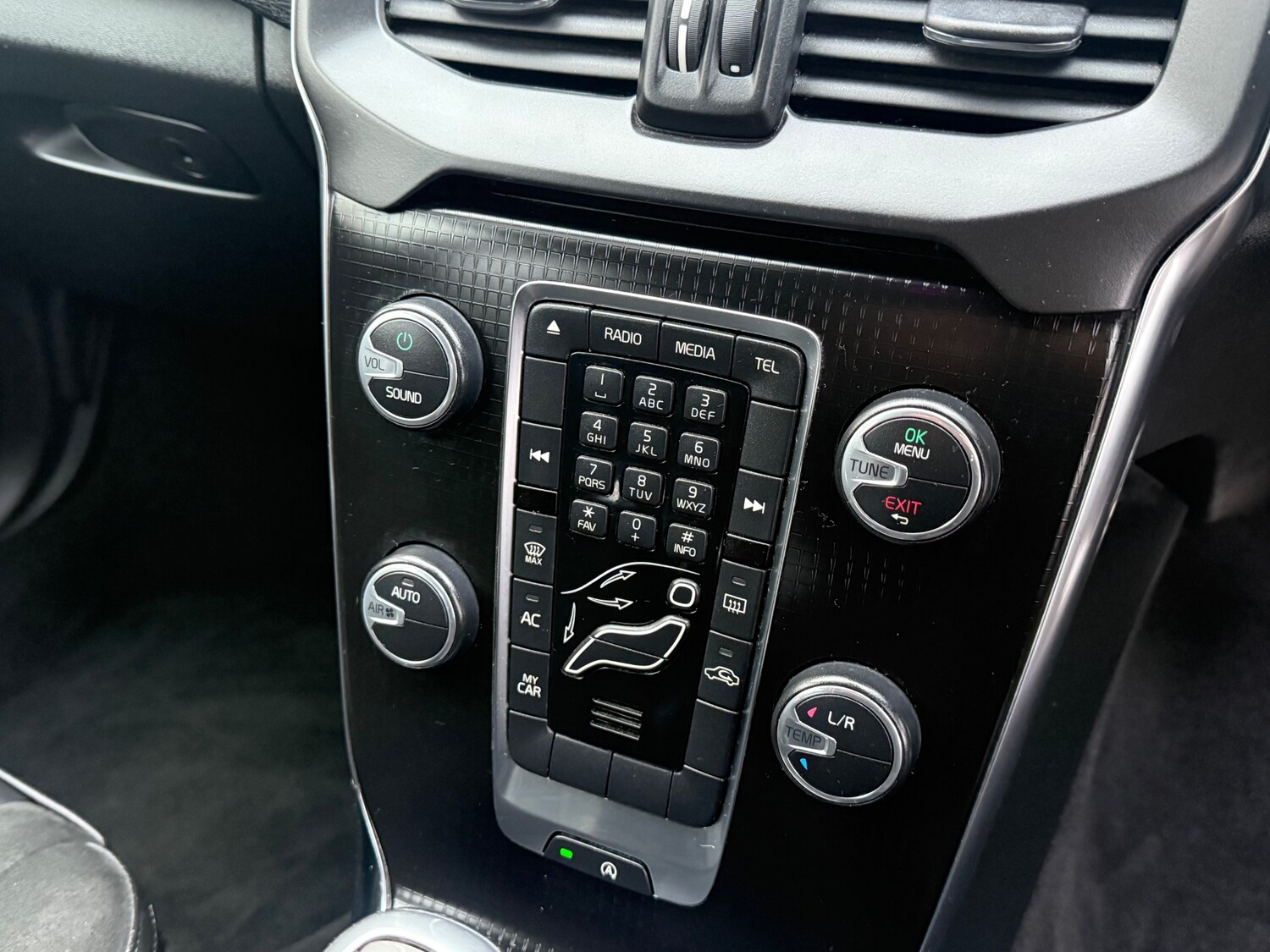 Used Volvo V40 2016 for sale - 77039175: Photo 23