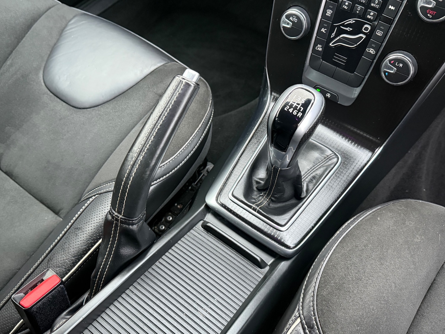 Used Volvo V40 2016 for sale - 77039175: Photo 24