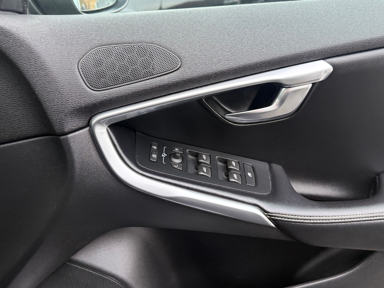 Used Volvo V40 2016 for sale - 77039175: Photo 25