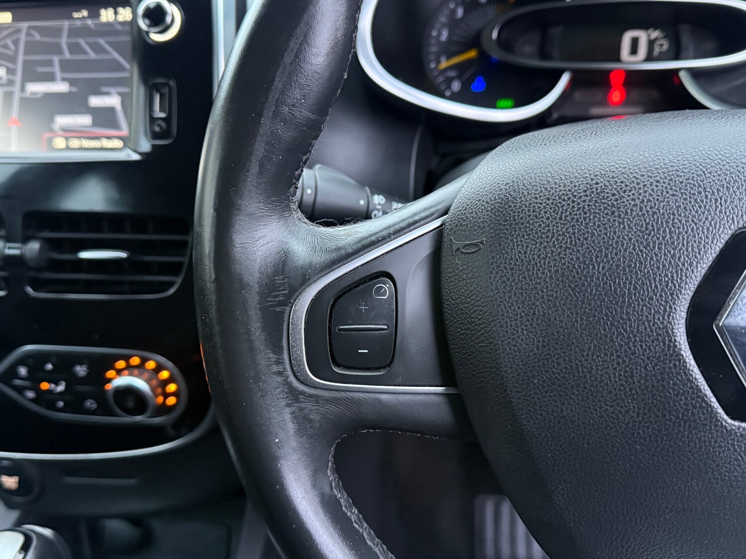 Used Renault Clio 2015 for sale - 77423162: Photo 19