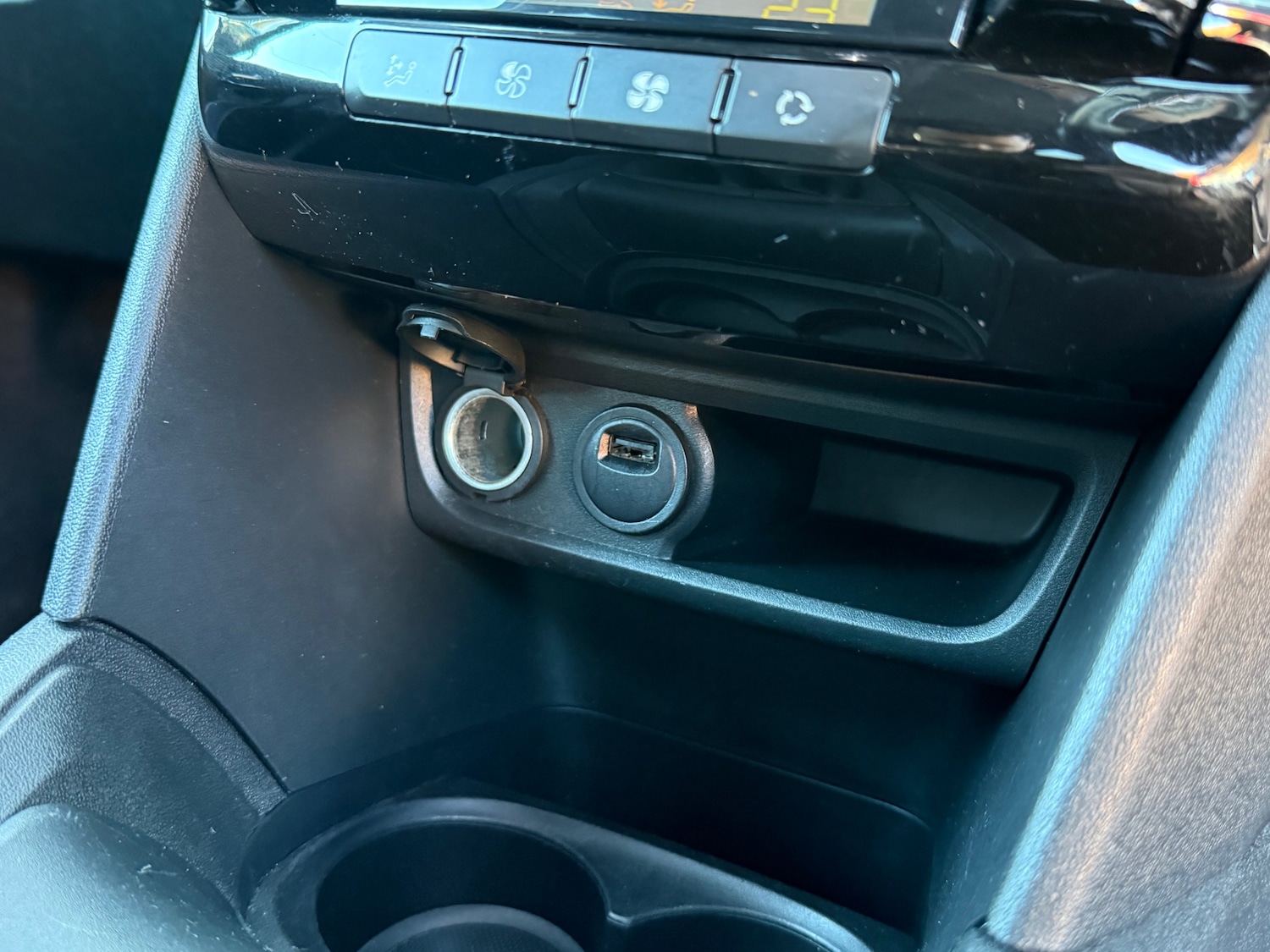 Used Peugeot 208 2018 for sale - 77918795: Photo 29