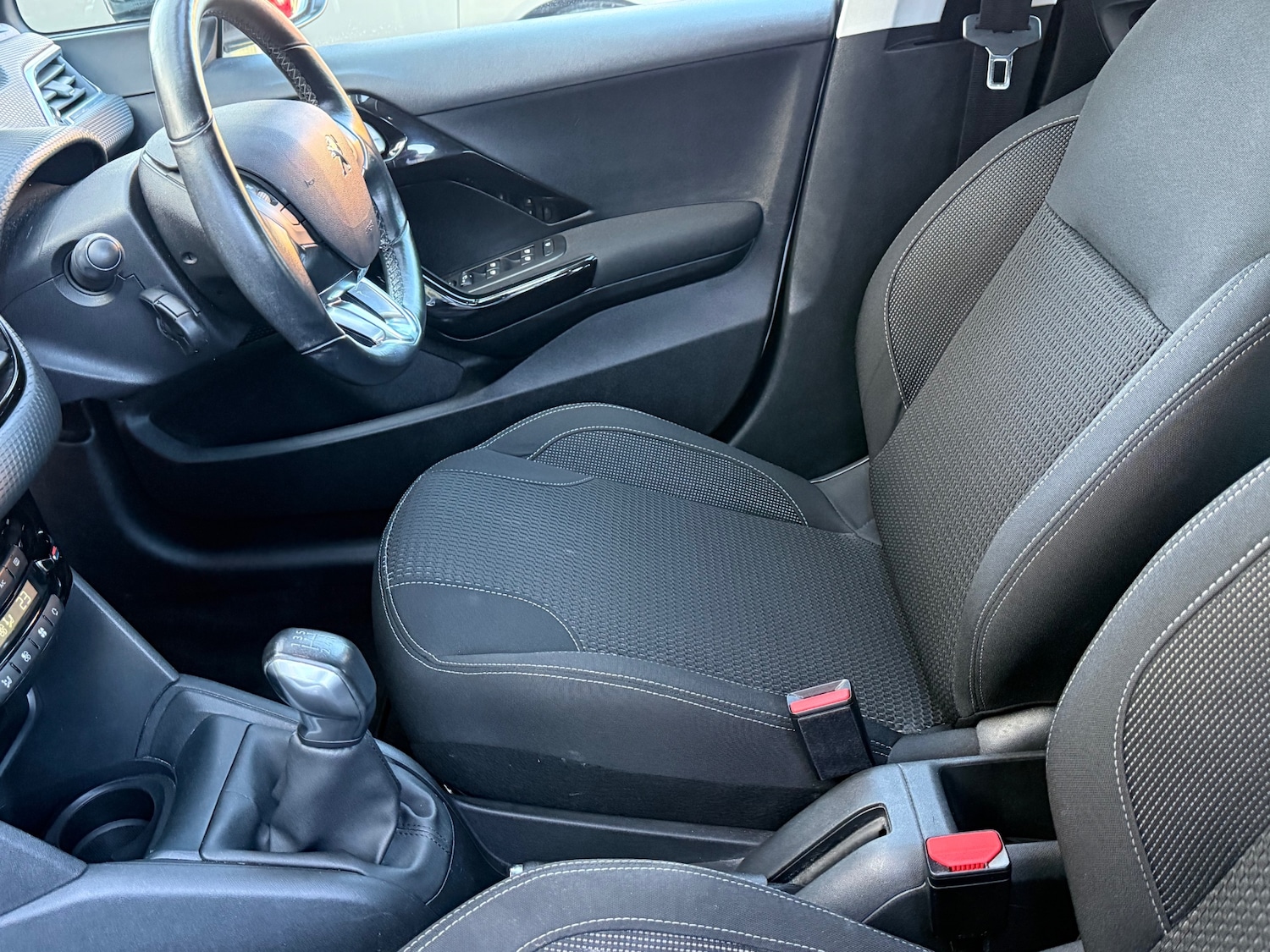 Used Peugeot 208 2018 for sale - 77918795: Photo 32