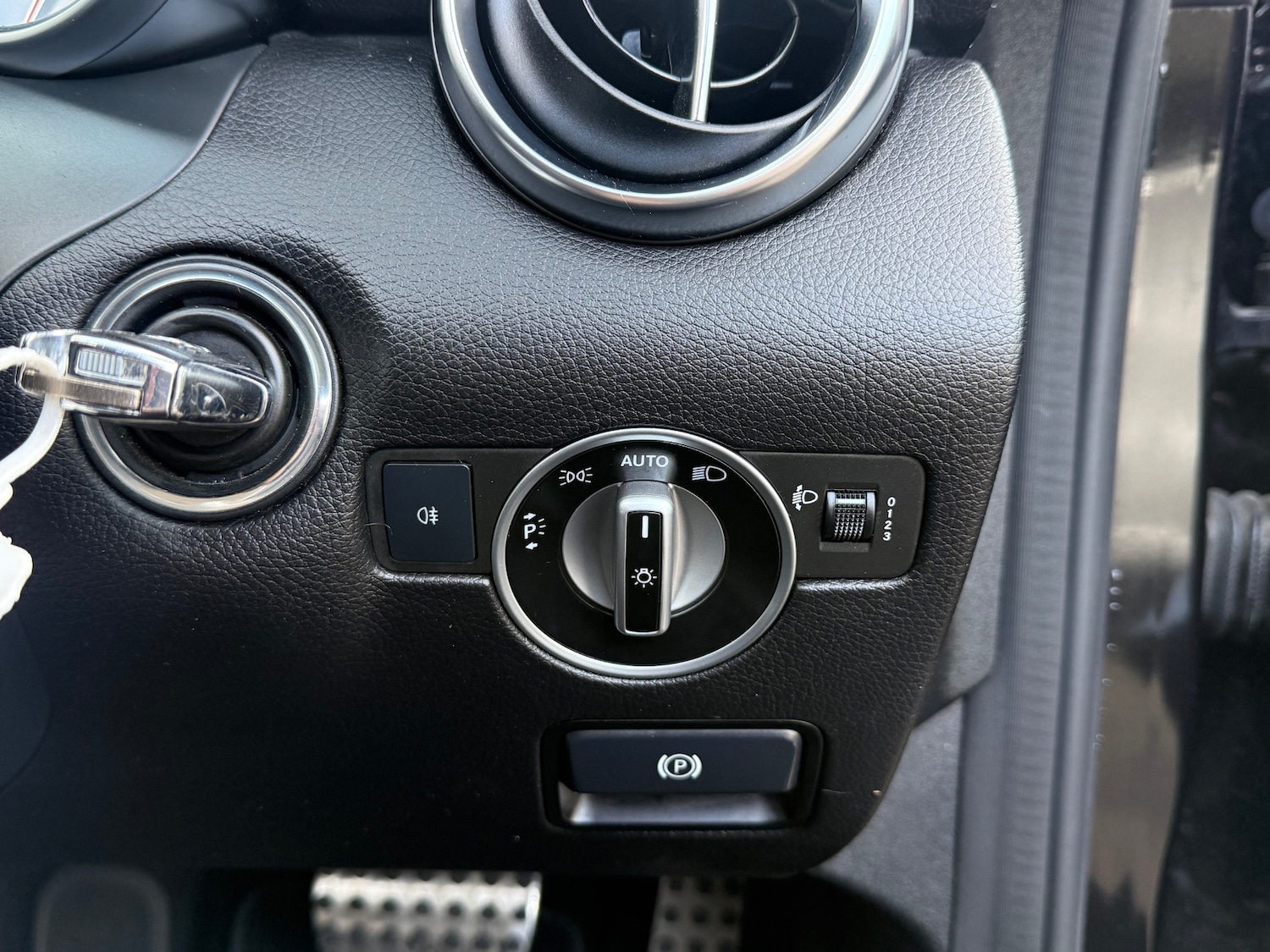 Used Mercedes-Benz SLK 2013 for sale - 77953800: Photo 23