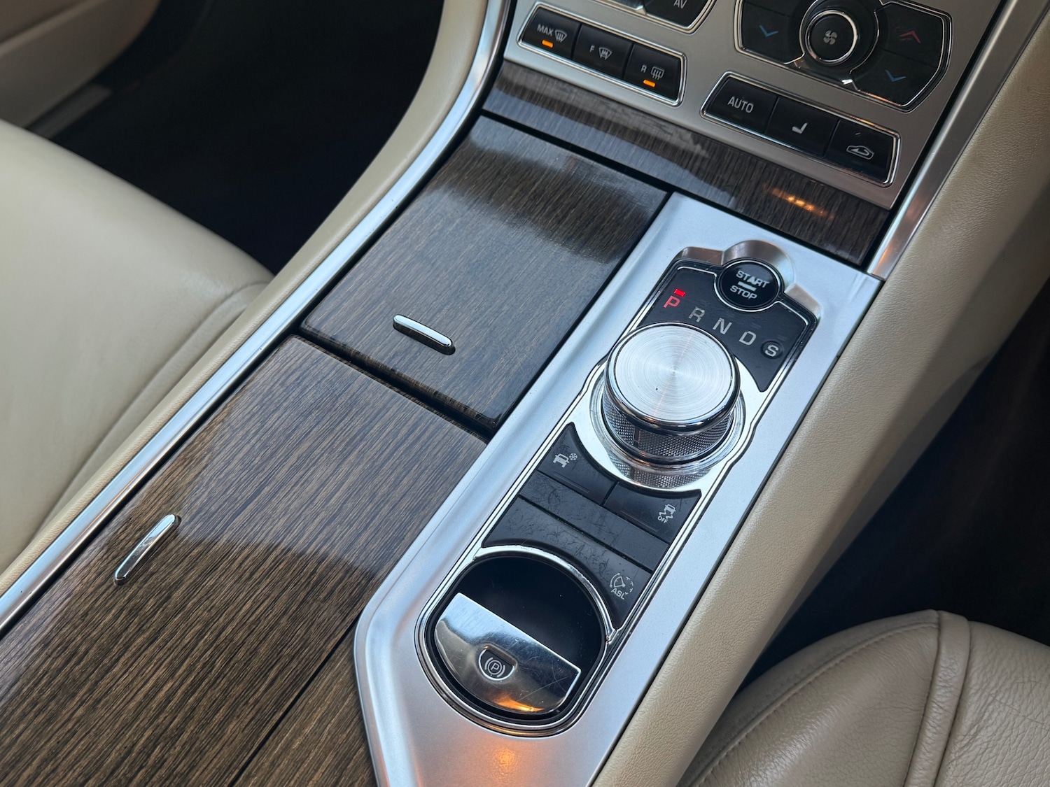 Used Jaguar XF 2015 for sale - 77048228: Photo 27