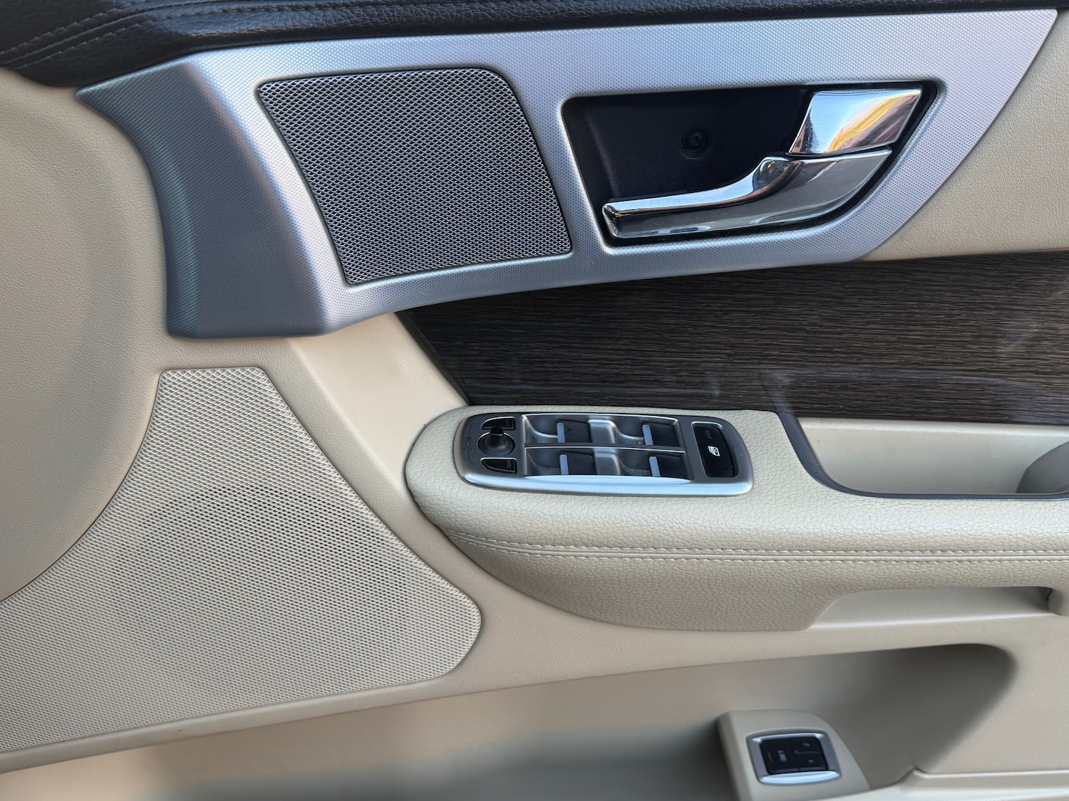 Used Jaguar XF 2015 for sale - 77048228: Photo 28