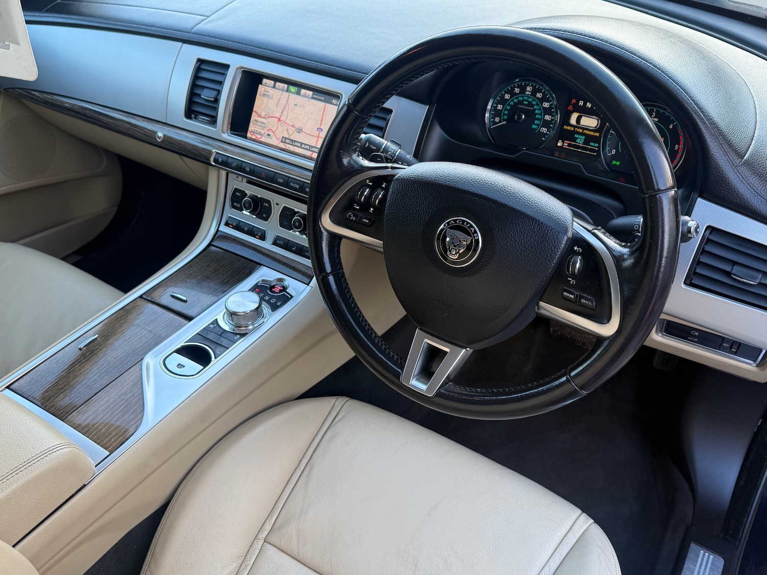 Used Jaguar XF 2015 for sale - 77048228: Photo 5