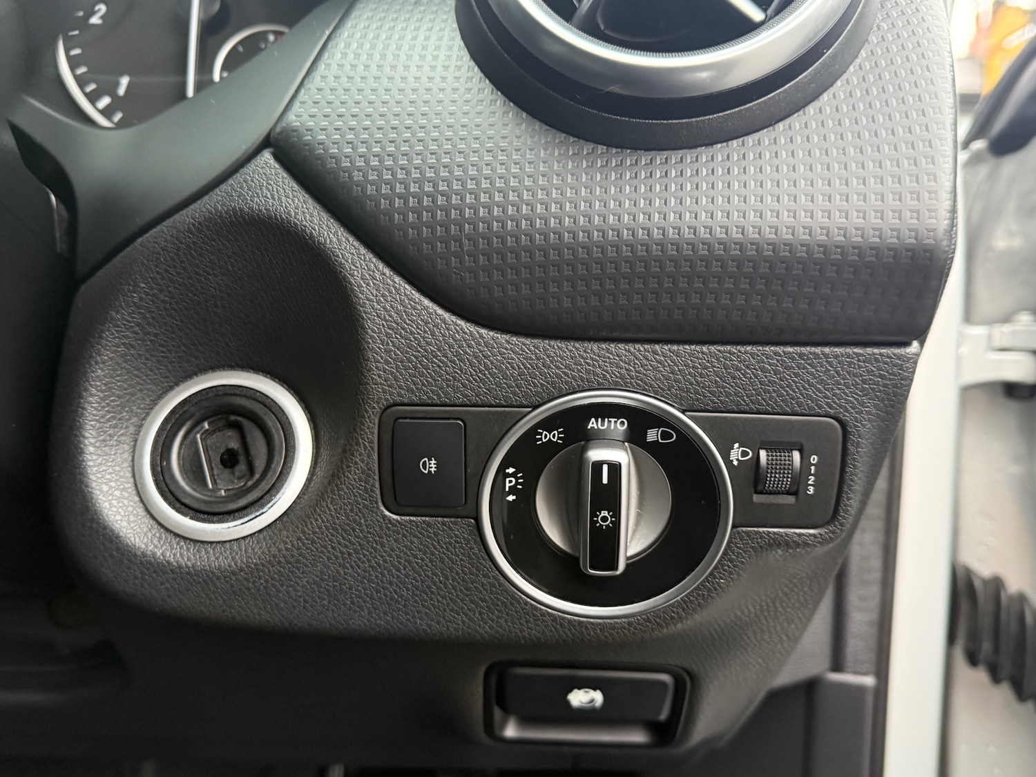 Used Mercedes-Benz A-Class 2014 for sale - 76545721: Photo 22