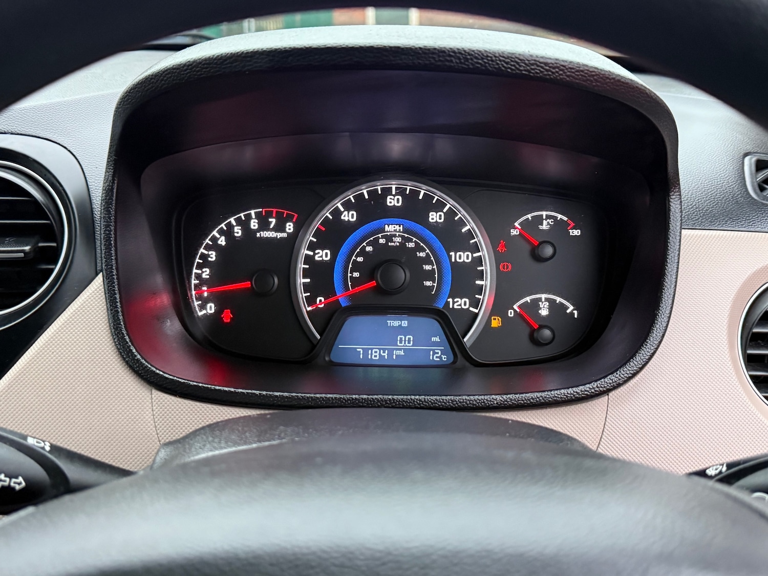 Used Hyundai i10 2015 for sale - 76545517: Photo 18