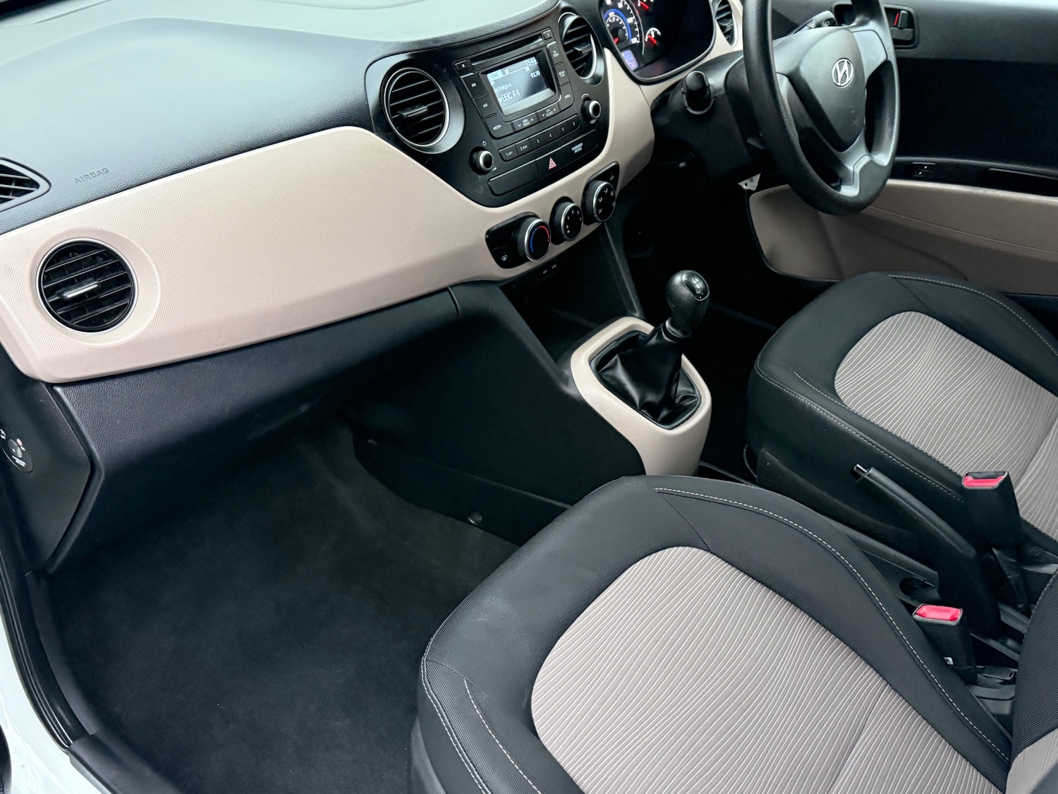 Used Hyundai i10 2015 for sale - 76545517: Photo 30