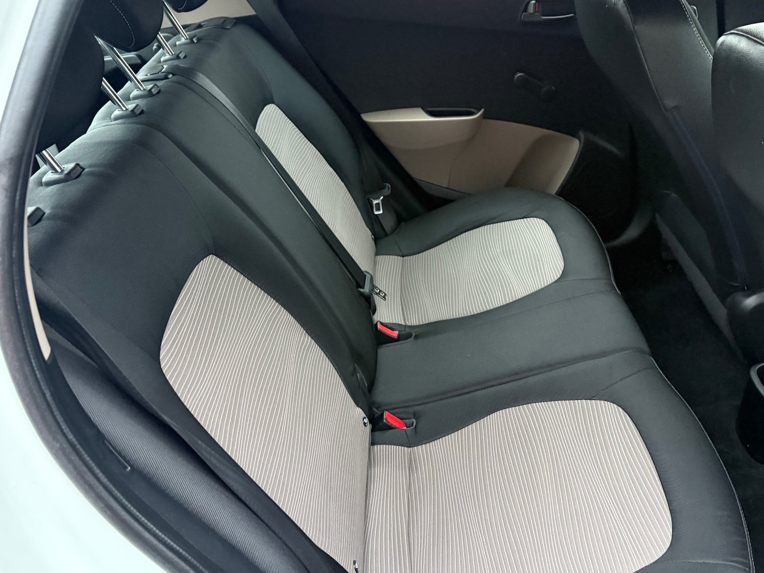 Used Hyundai i10 2015 for sale - 76545517: Photo 34