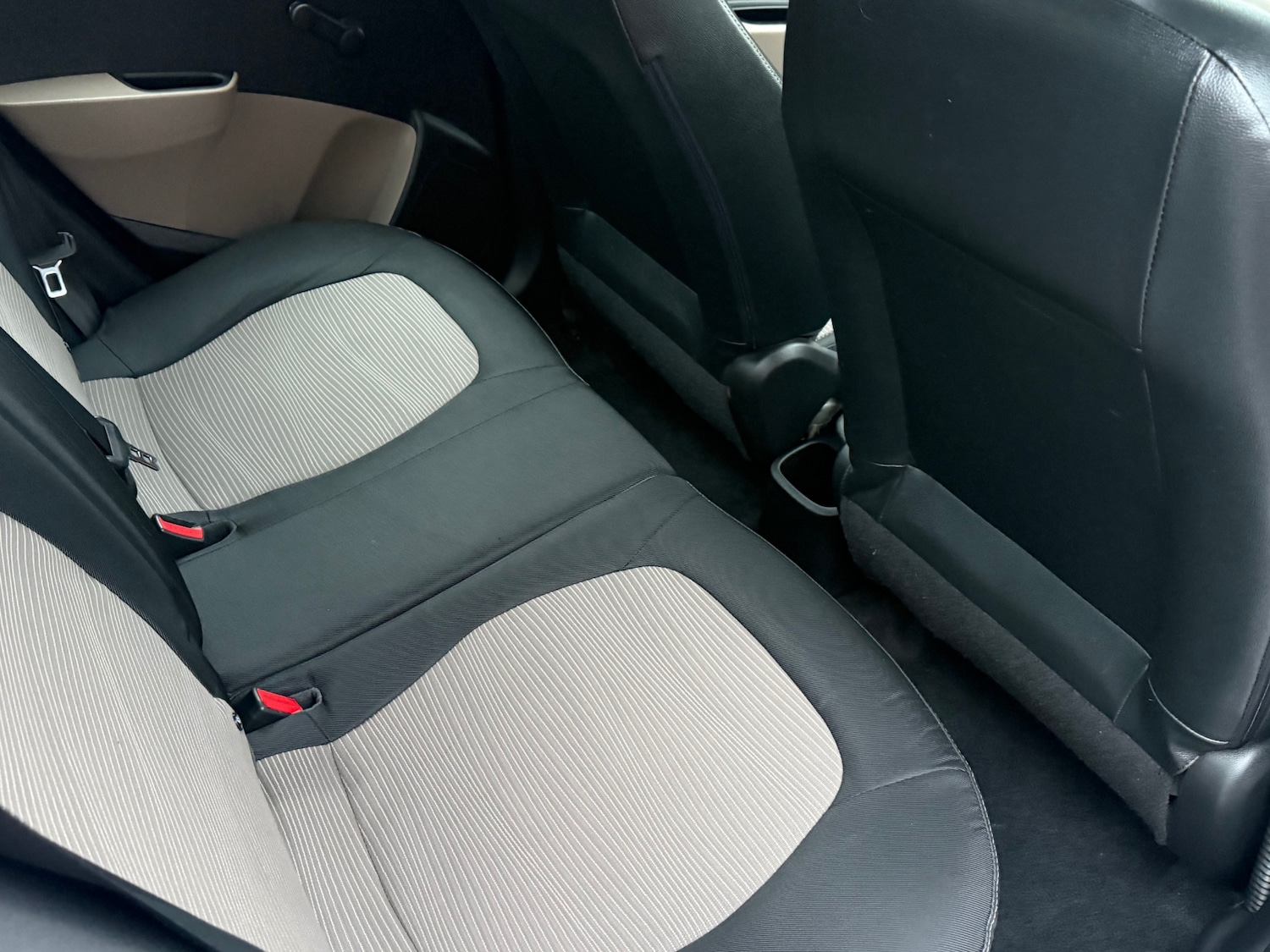 Used Hyundai i10 2015 for sale - 76545517: Photo 8