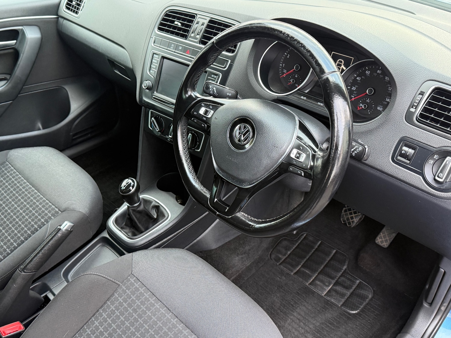 Used Volkswagen Polo 2016 for sale - 76736502: Photo 5