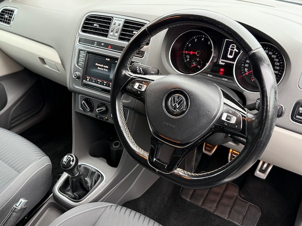 Used Volkswagen Polo 2015 for sale - 76209523: Photo 5