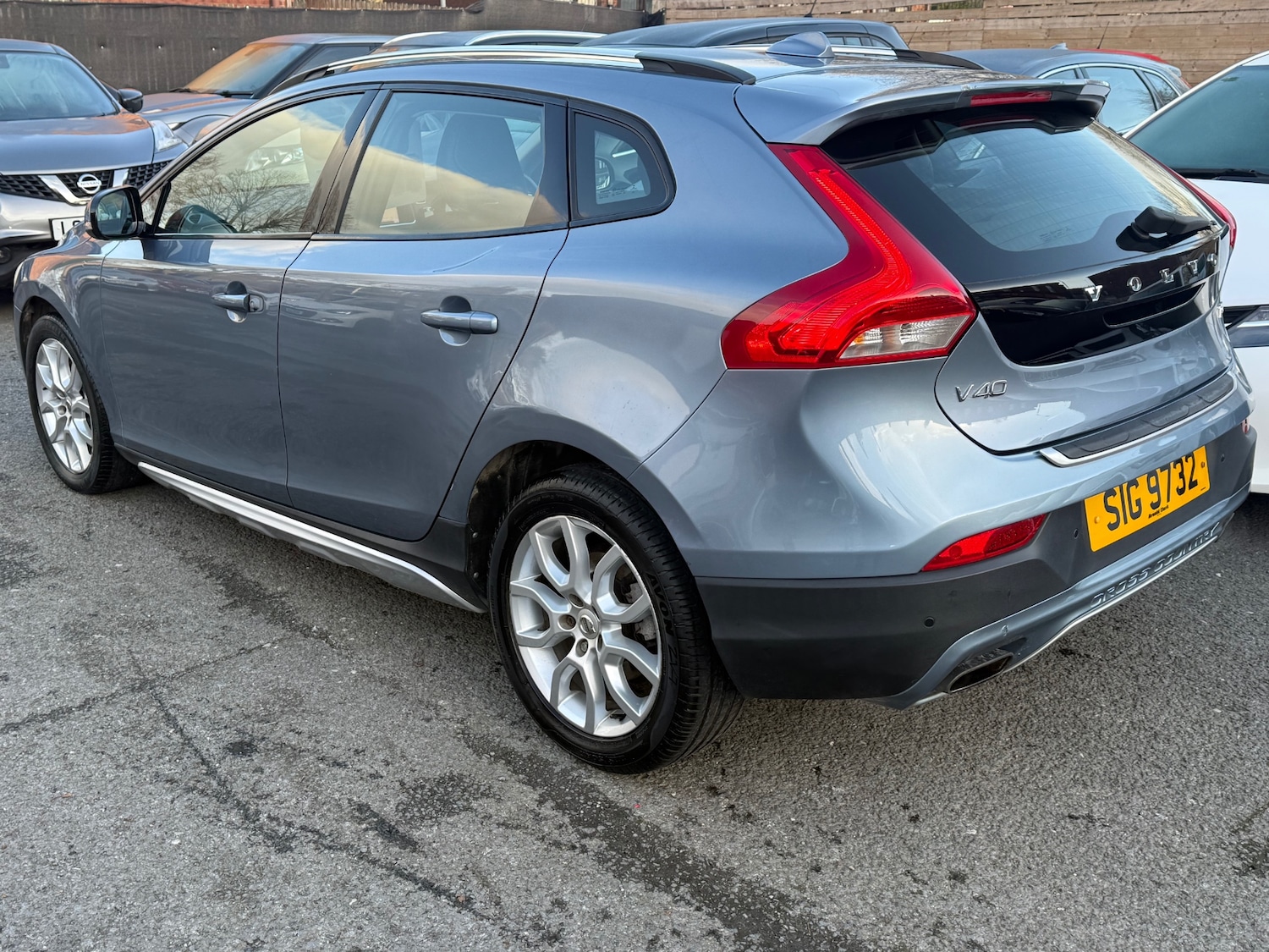 Used Volvo V40 2017 for sale - 77048132: Photo 11