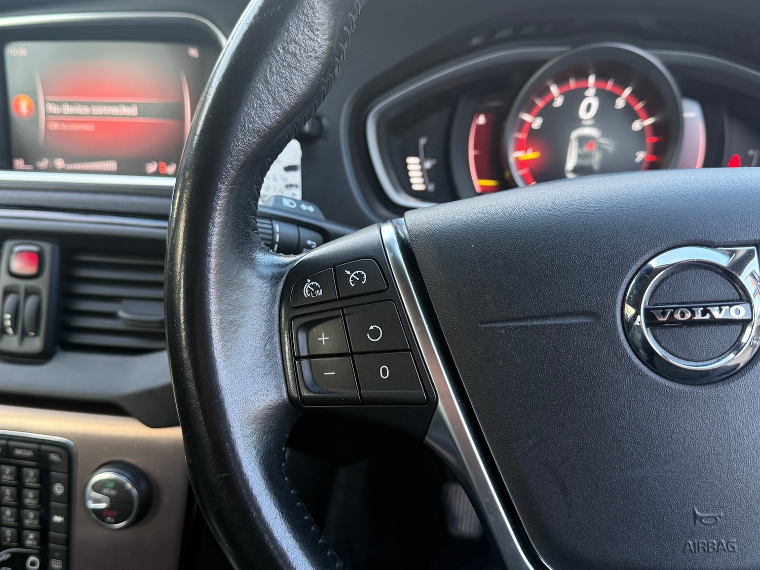 Used Volvo V40 2017 for sale - 77048132: Photo 18