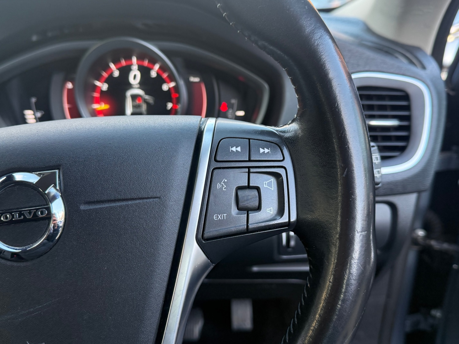 Used Volvo V40 2017 for sale - 77048132: Photo 19