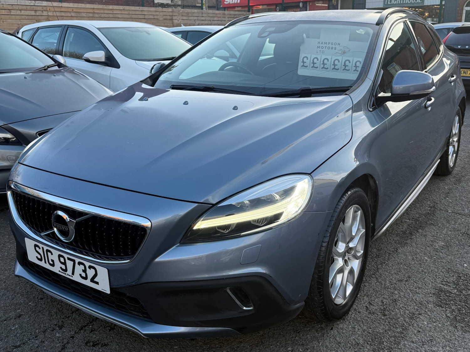 Used Volvo V40 2017 for sale - 77048132: Photo 2
