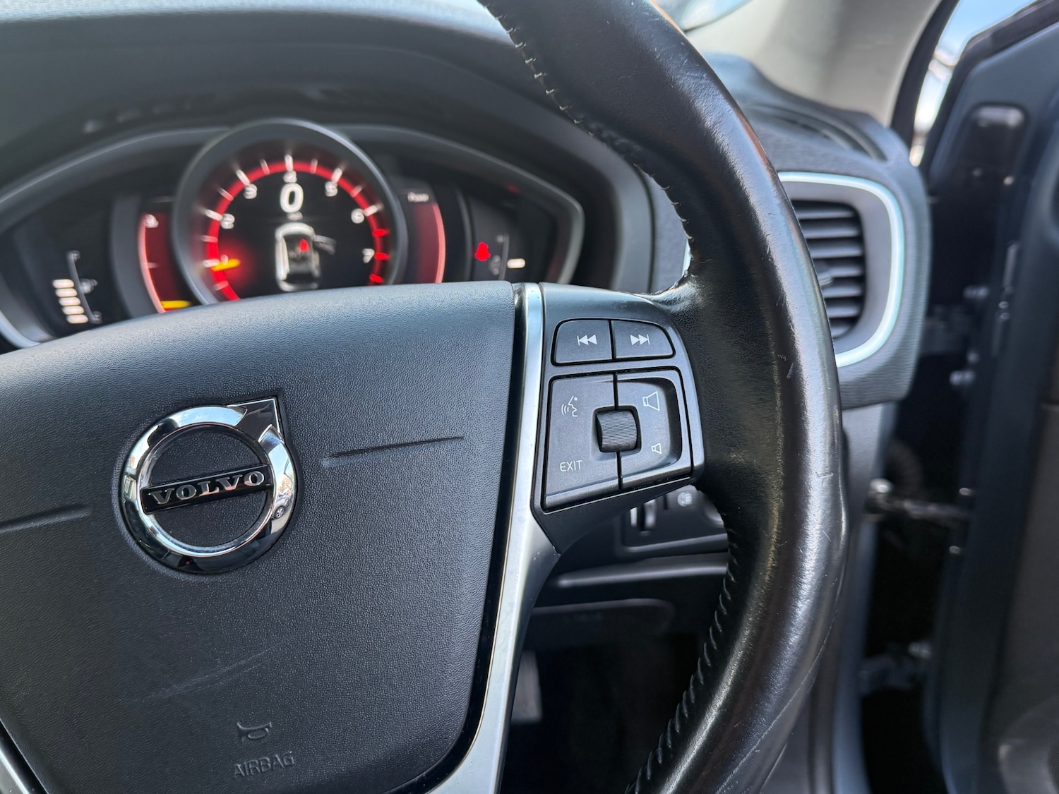 Used Volvo V40 2017 for sale - 77048132: Photo 20