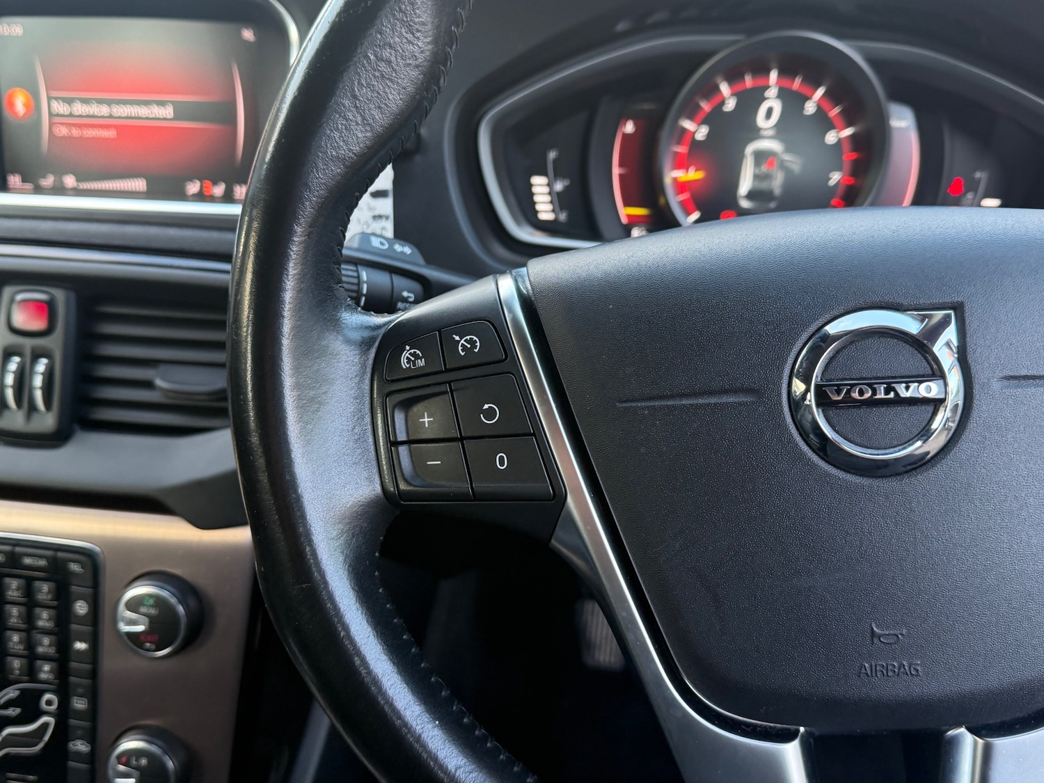 Used Volvo V40 2017 for sale - 77048132: Photo 22