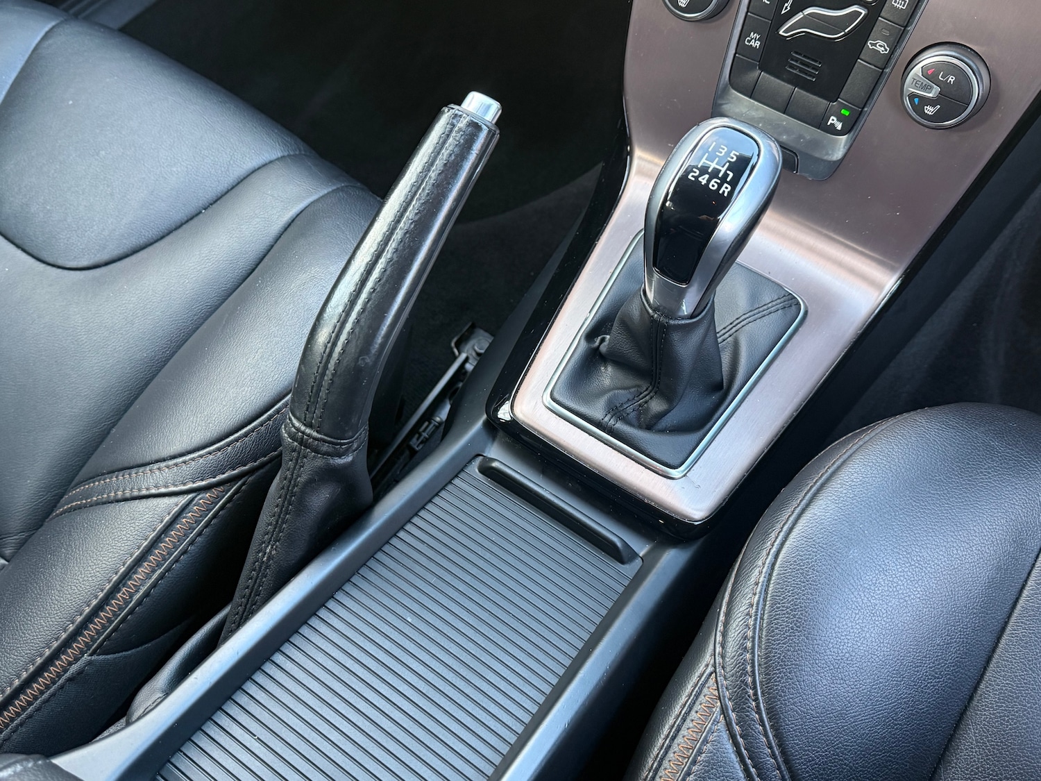 Used Volvo V40 2017 for sale - 77048132: Photo 28