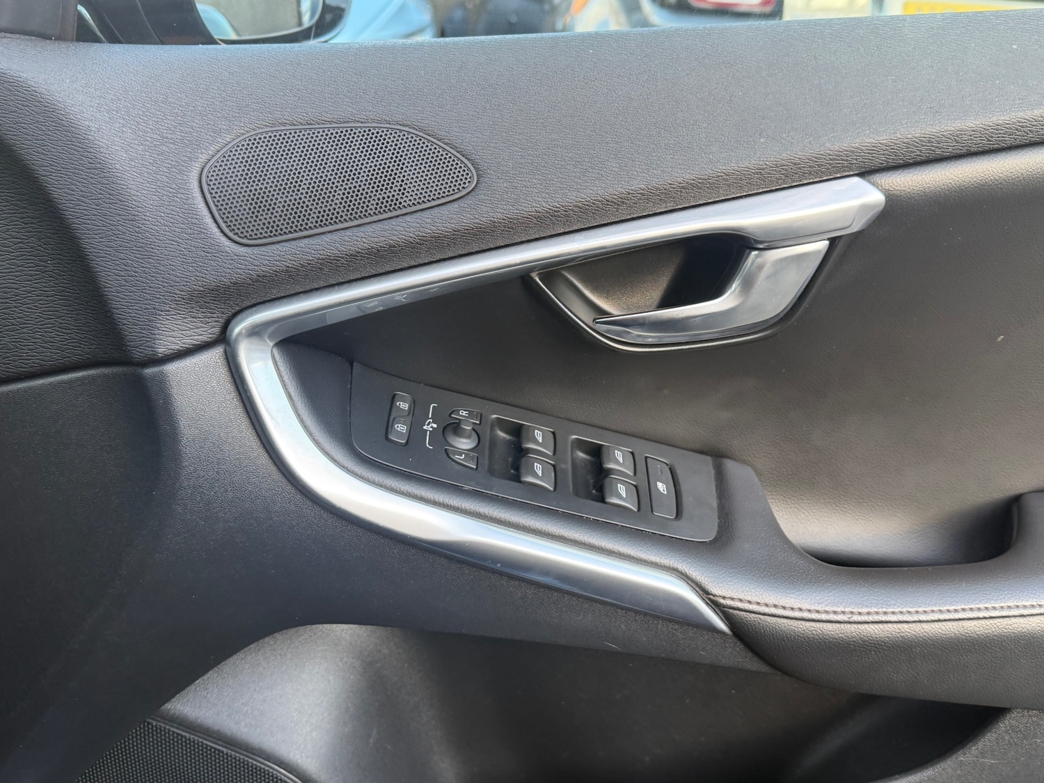 Used Volvo V40 2017 for sale - 77048132: Photo 29