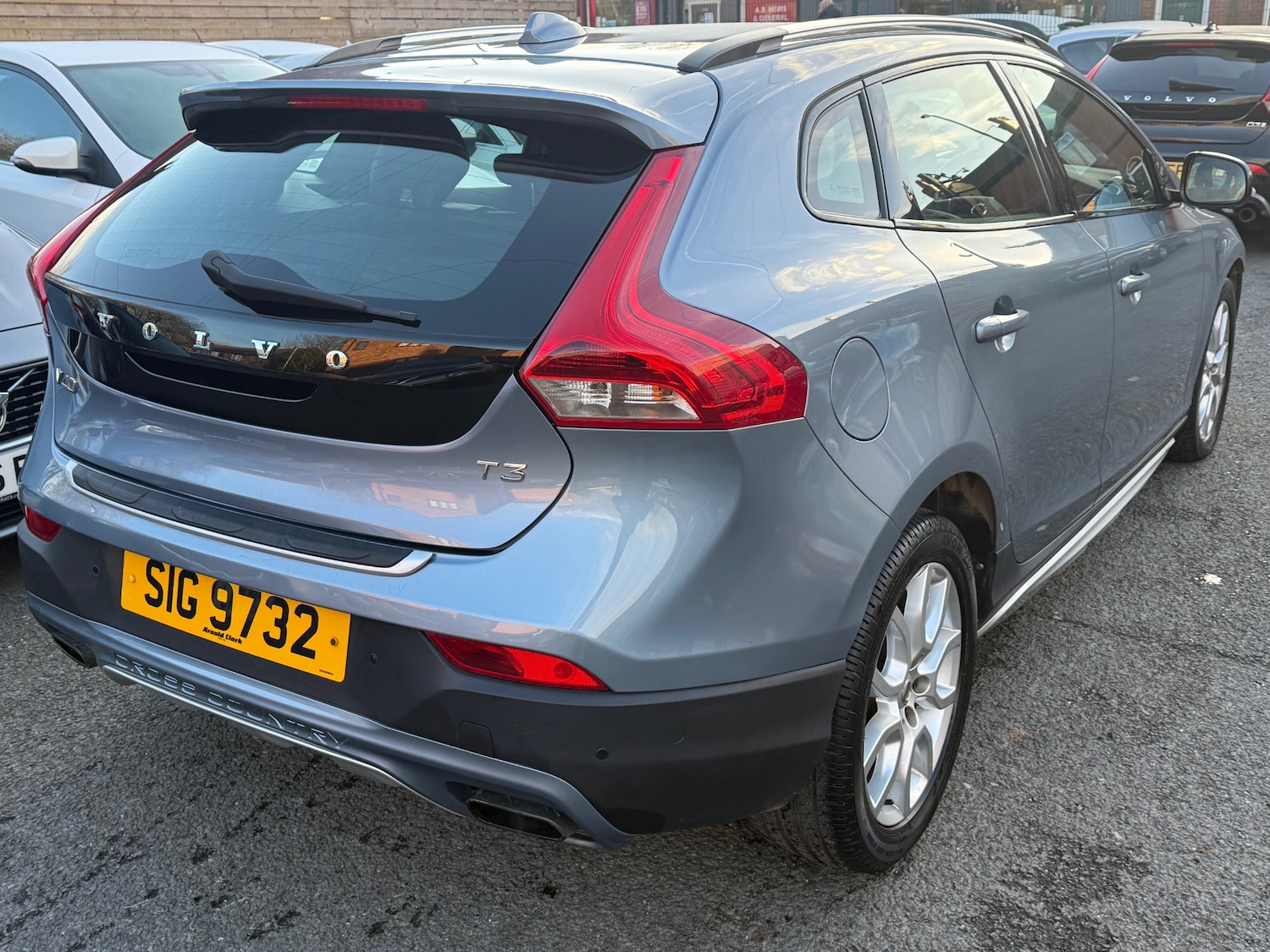 Used Volvo V40 2017 for sale - 77048132: Photo 3