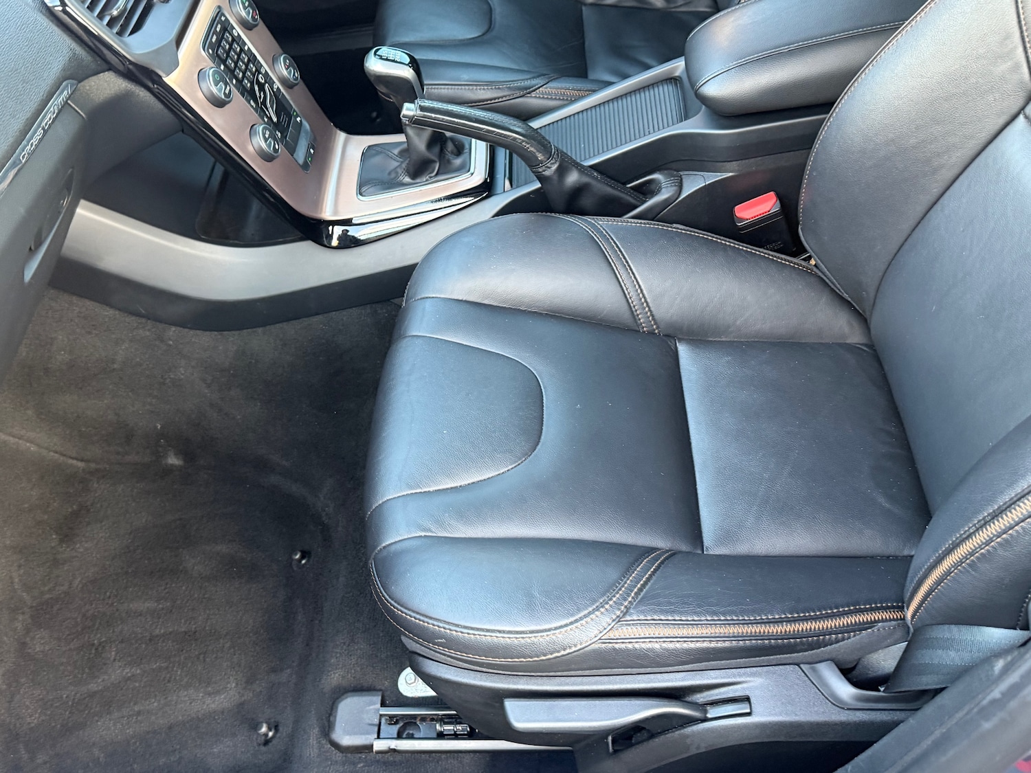 Used Volvo V40 2017 for sale - 77048132: Photo 31