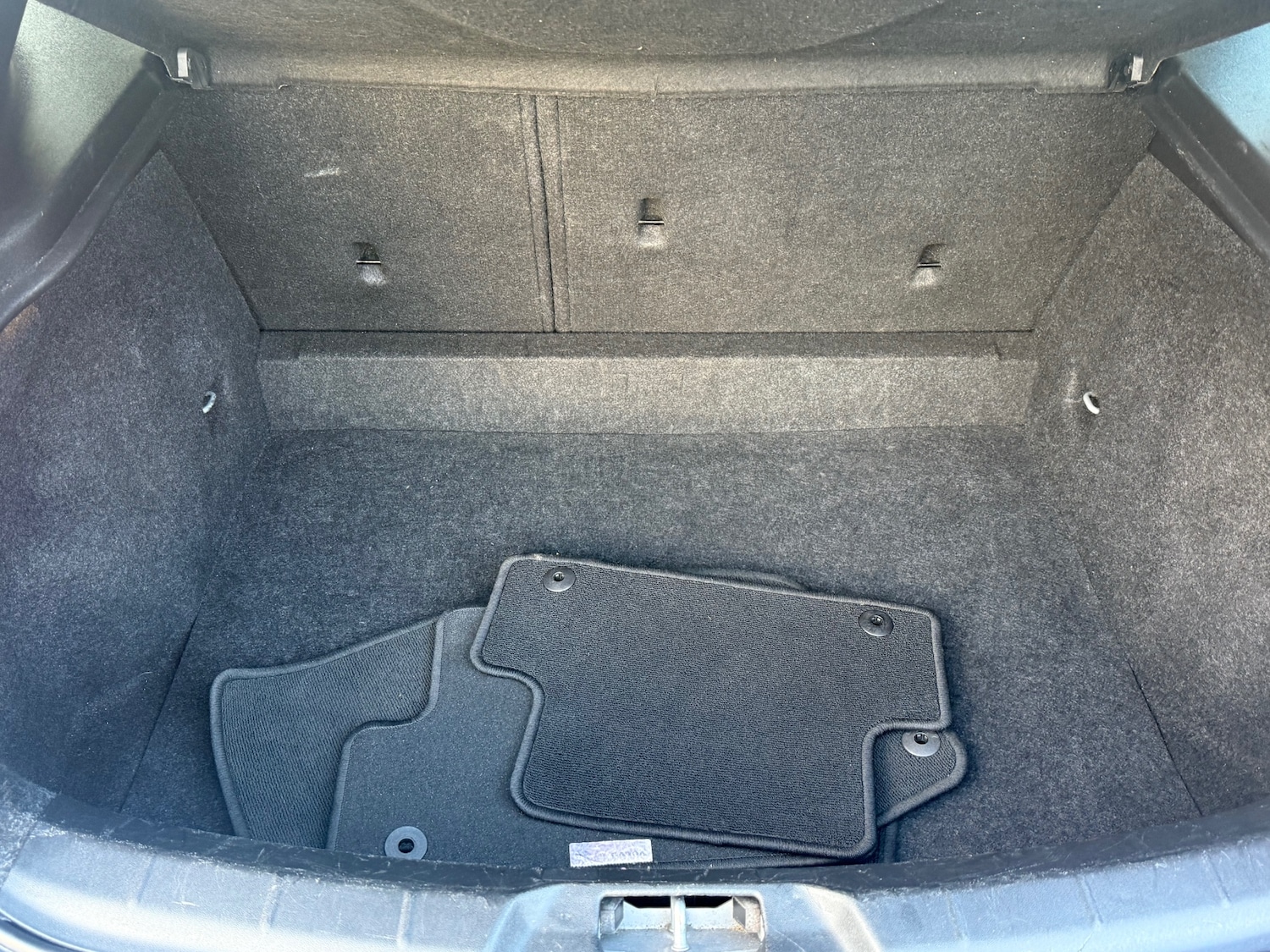 Used Volvo V40 2017 for sale - 77048132: Photo 40