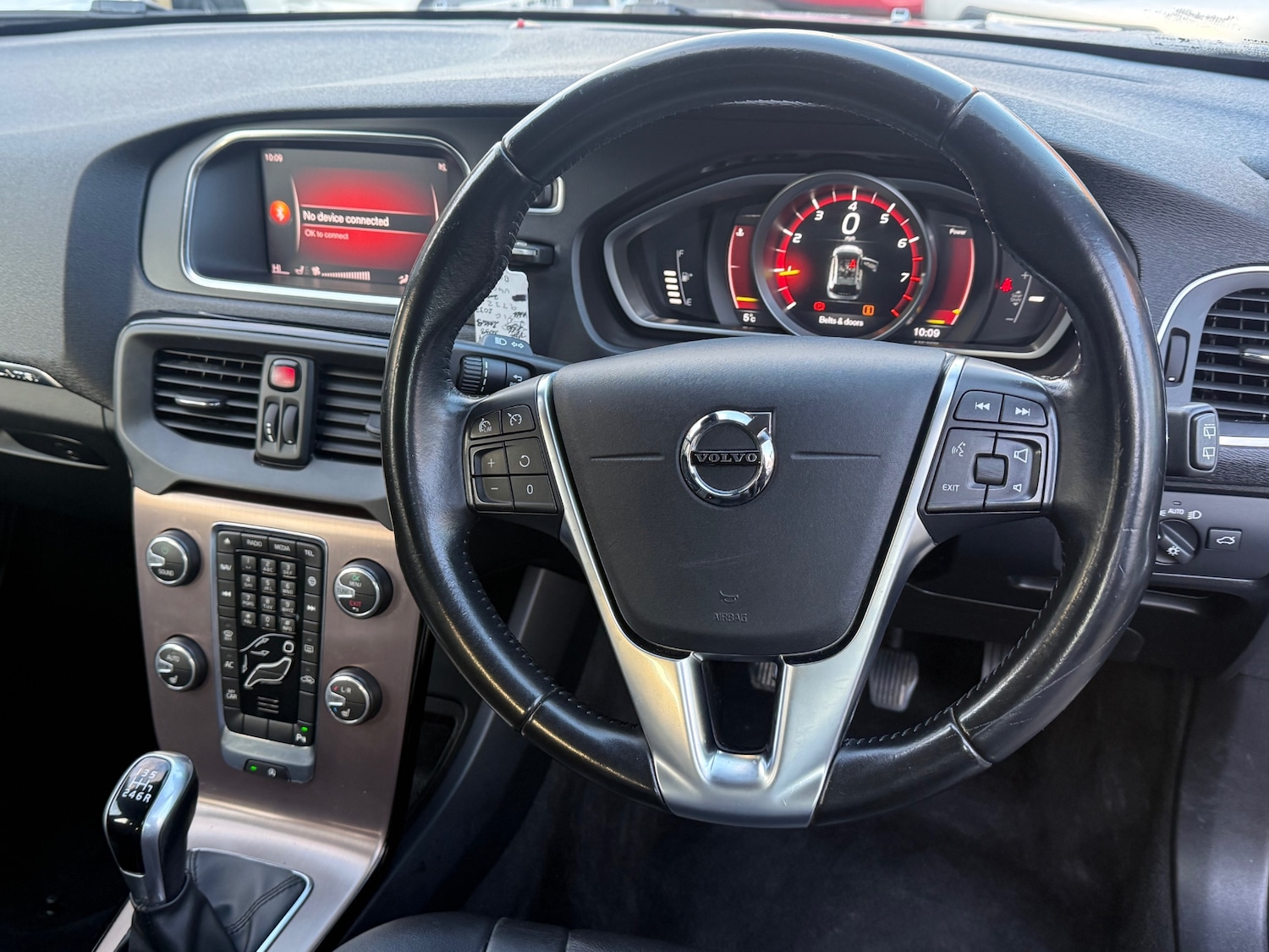 Used Volvo V40 2017 for sale - 77048132: Photo 5