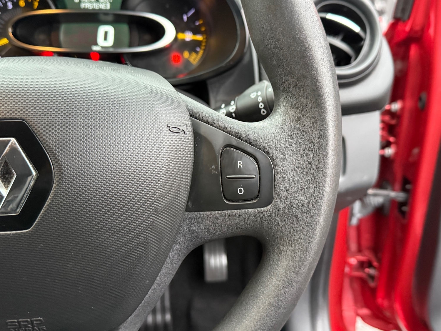 Used Renault Clio 2015 for sale - 77137235: Photo 19