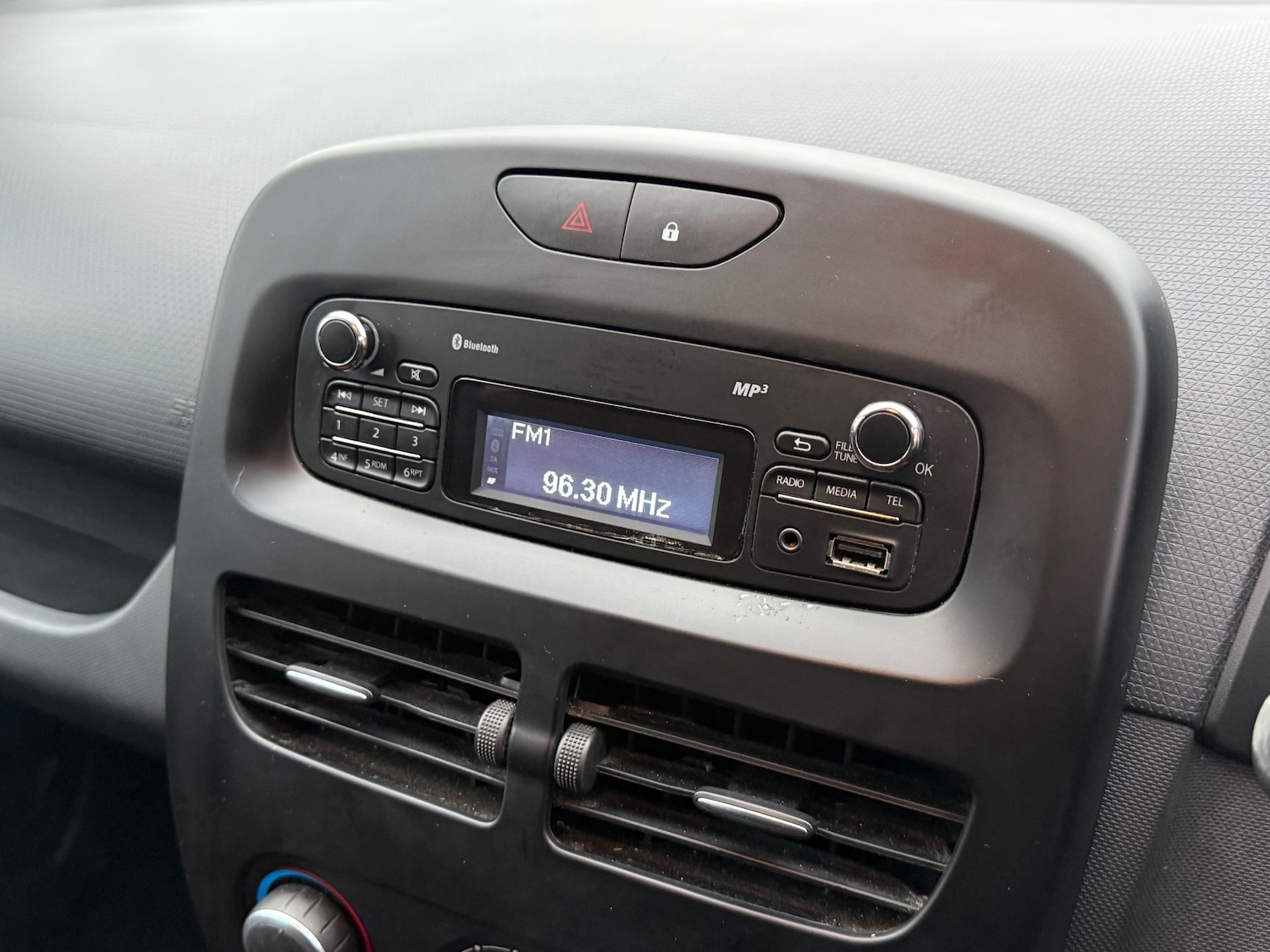 Used Renault Clio 2015 for sale - 77137235: Photo 23