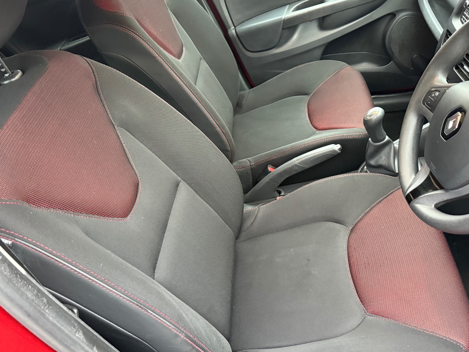 Used Renault Clio 2015 for sale - 77137235: Photo 29