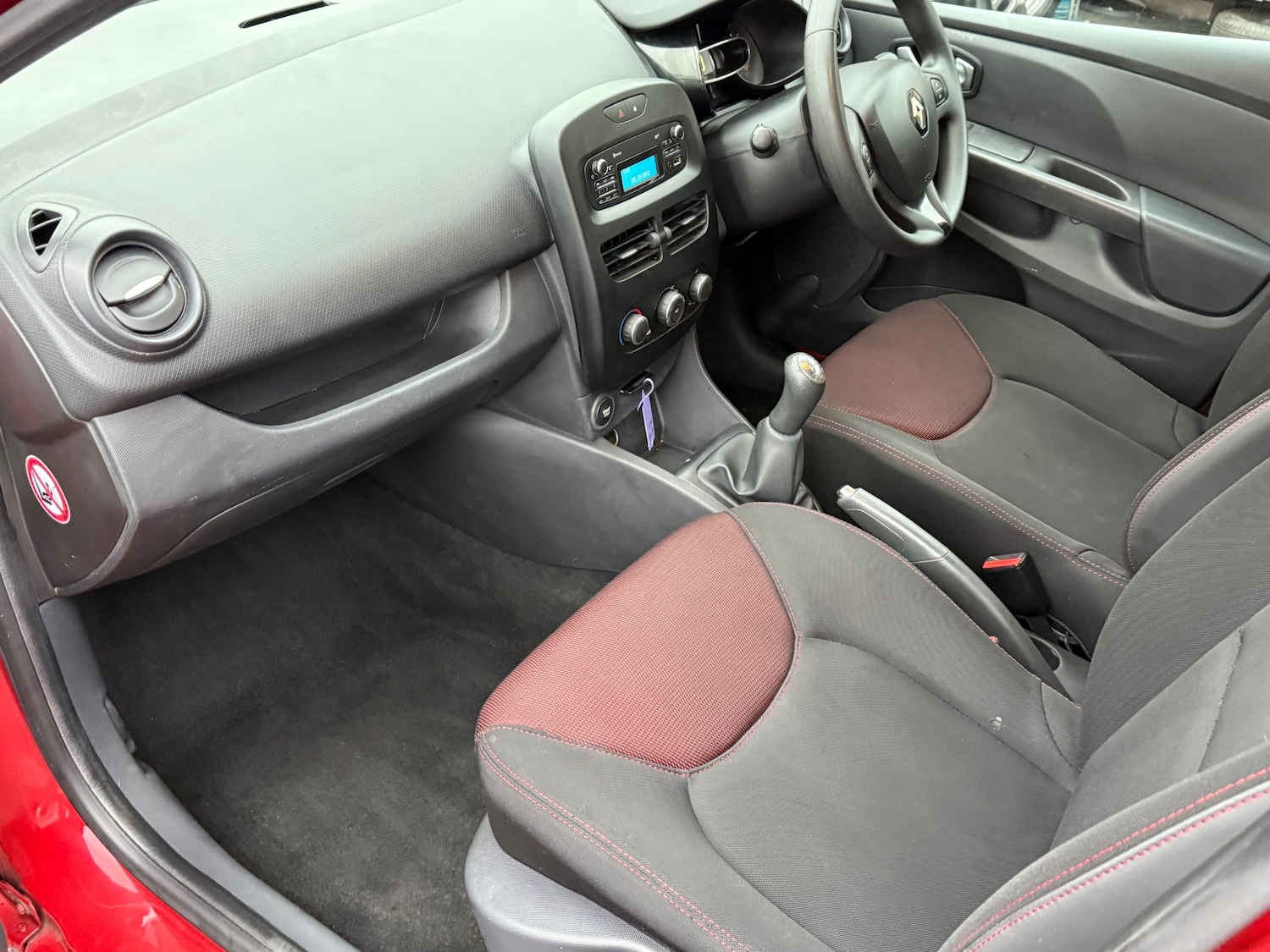 Used Renault Clio 2015 for sale - 77137235: Photo 30