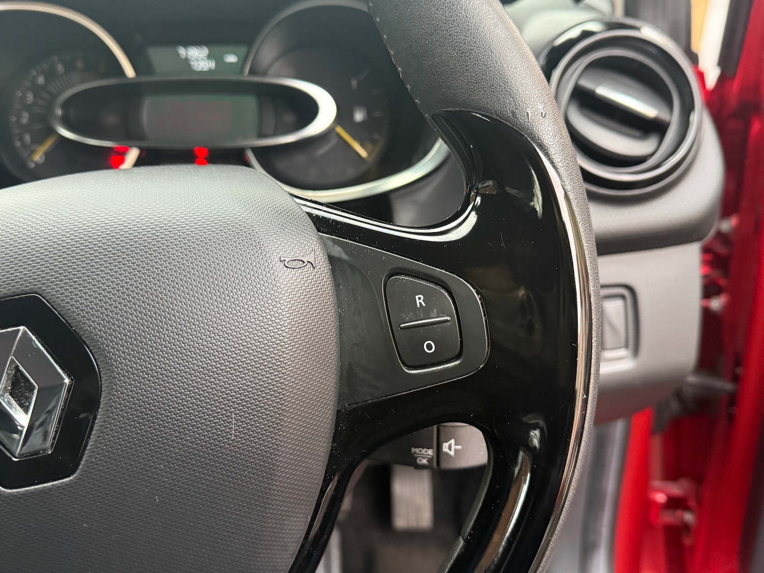 Used Renault Clio 2015 for sale - 77260784: Photo 19