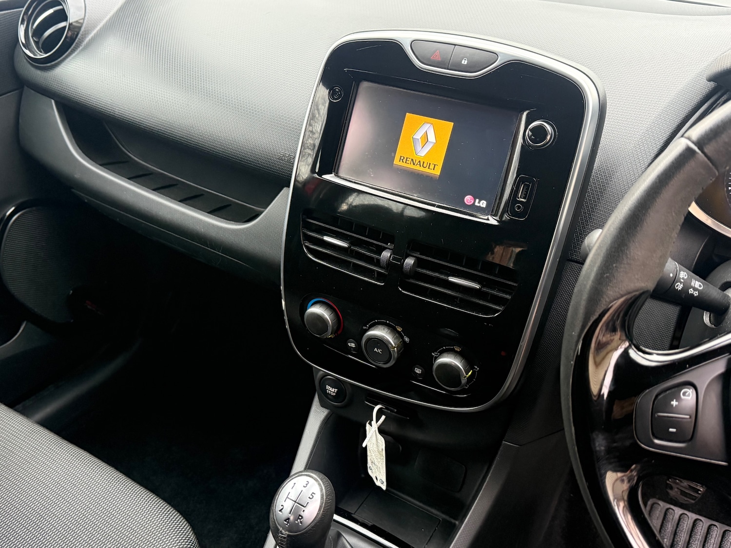 Used Renault Clio 2015 for sale - 77260784: Photo 22