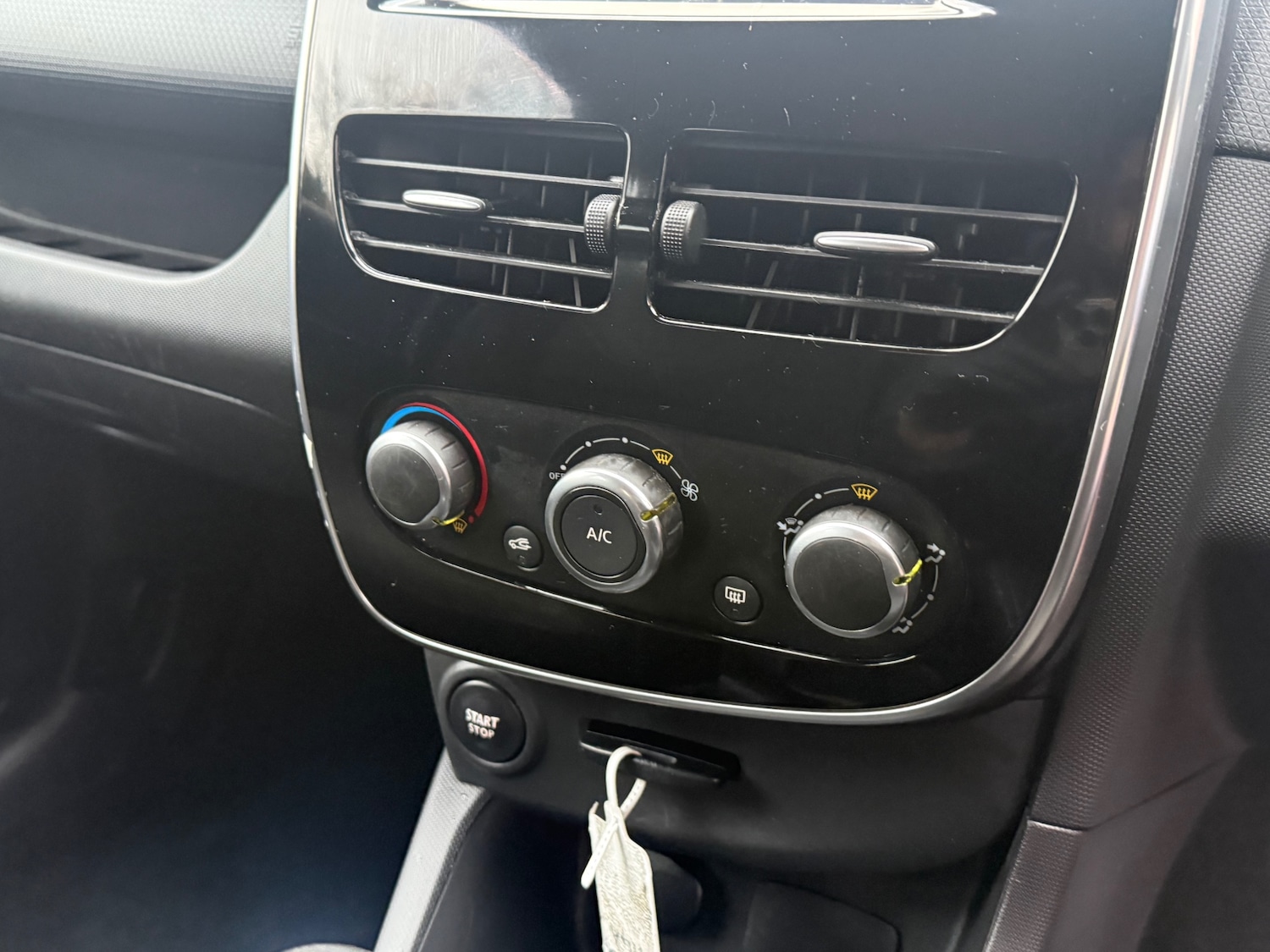 Used Renault Clio 2015 for sale - 77260784: Photo 24