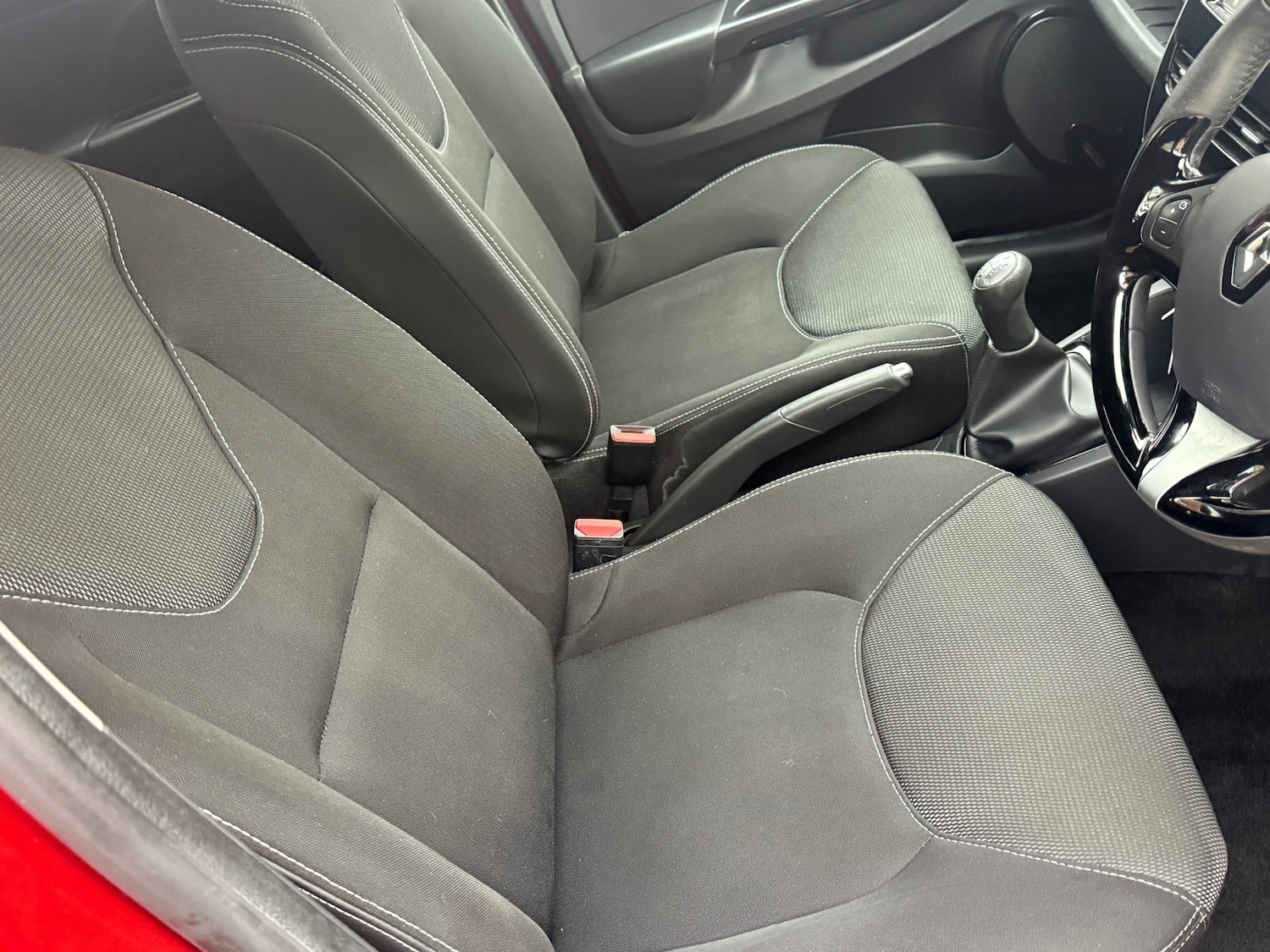 Used Renault Clio 2015 for sale - 77260784: Photo 30