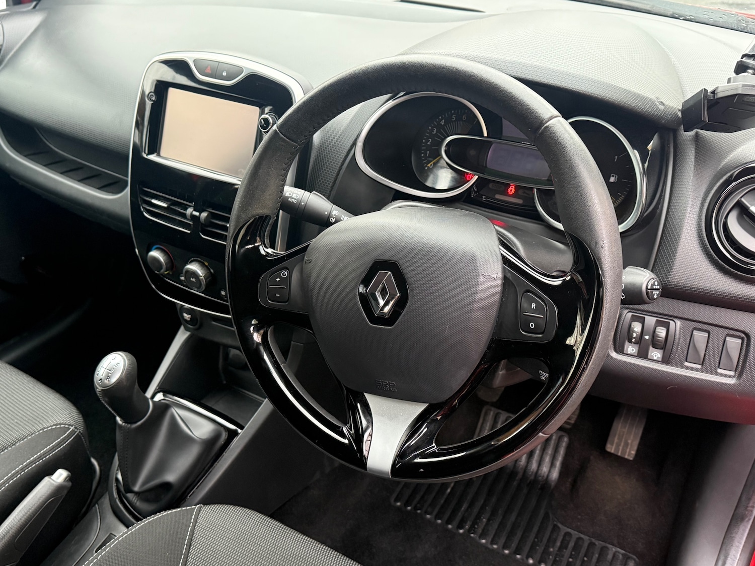 Used Renault Clio 2015 for sale - 77260784: Photo 5