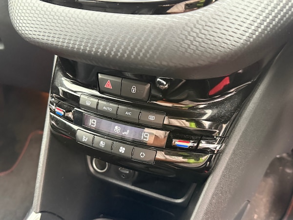 Used Peugeot 2008 2014 for sale - 75997506: Photo 24